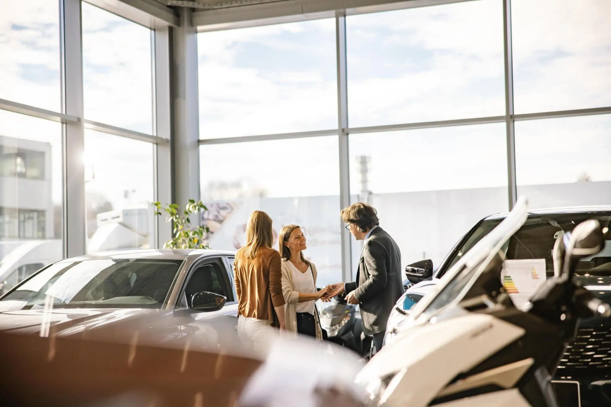 Autobemiddelaar - Carline Automotive Almere